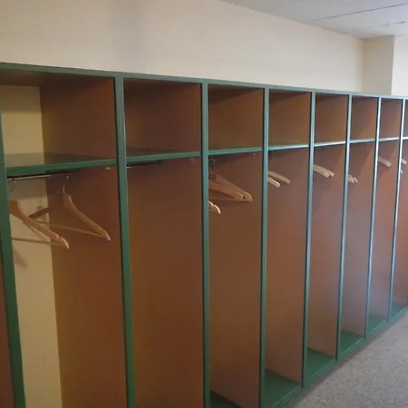 乌尔韦德山庄旅舍 *