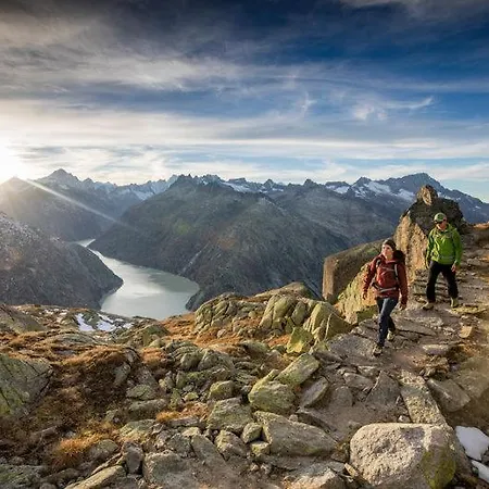 乌尔韦德山庄旅舍 旅馆 *